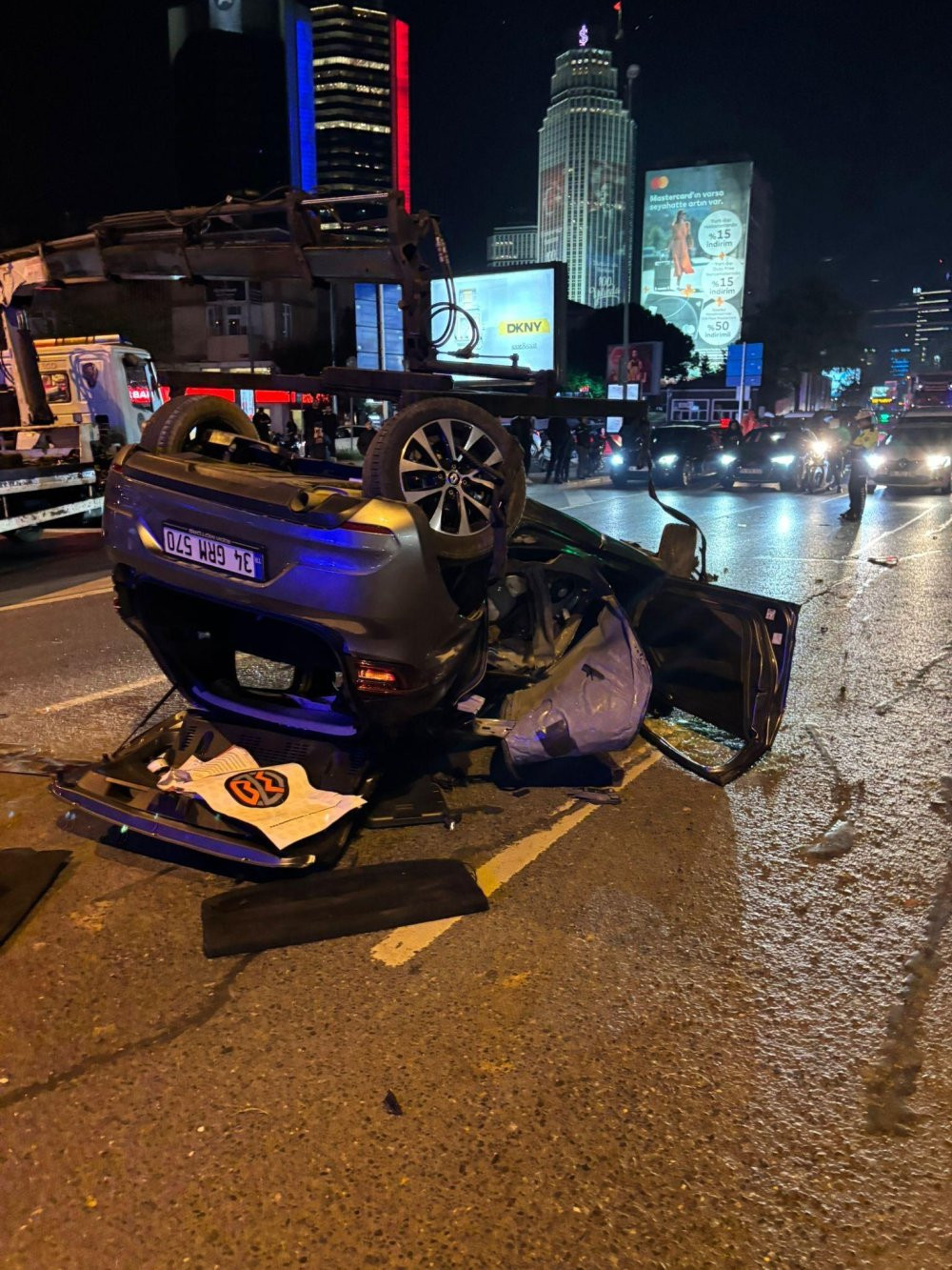 Beşiktaş’ta takla atan araçta can pazarı