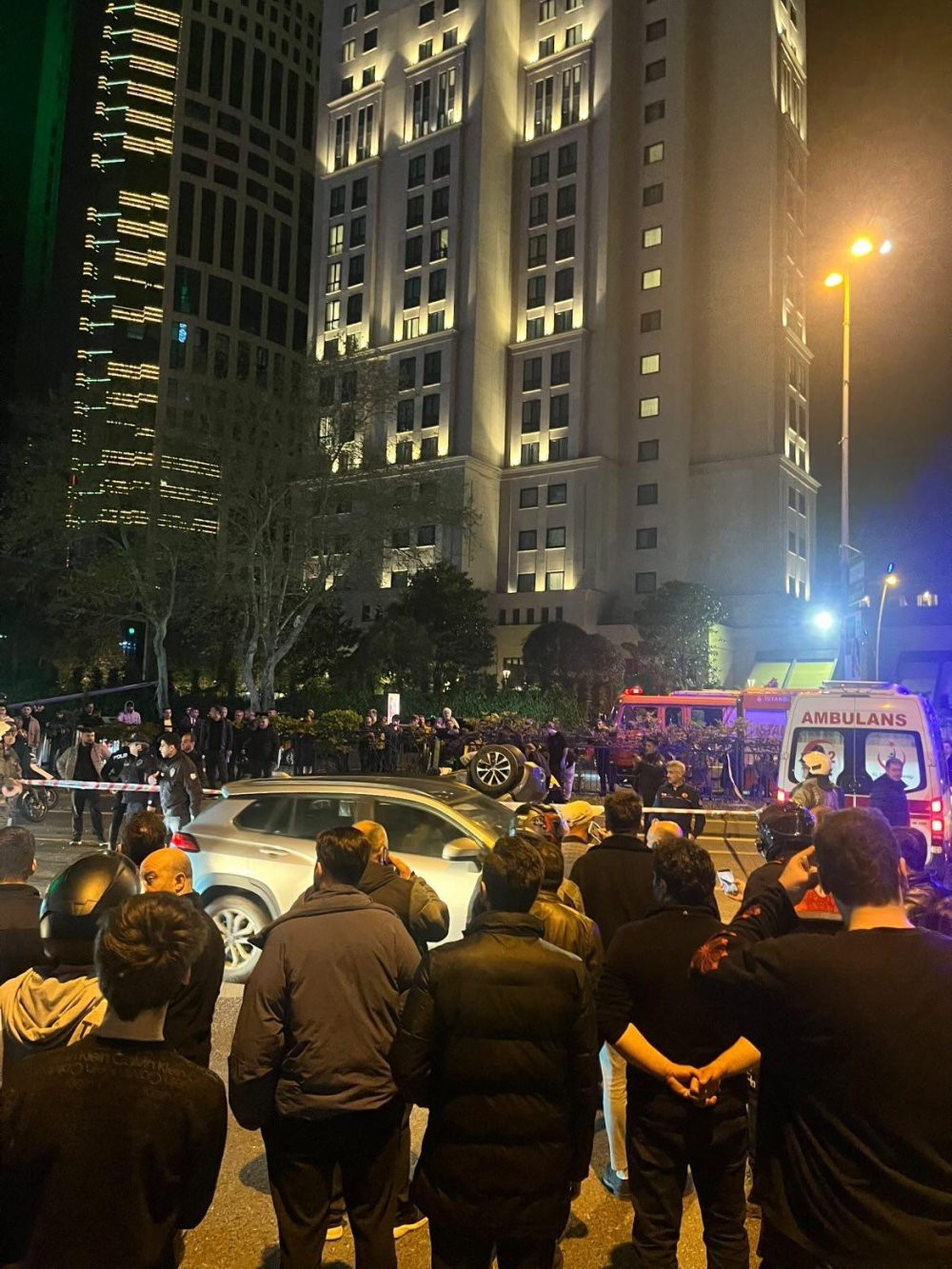 Beşiktaş’ta takla atan araçta can pazarı