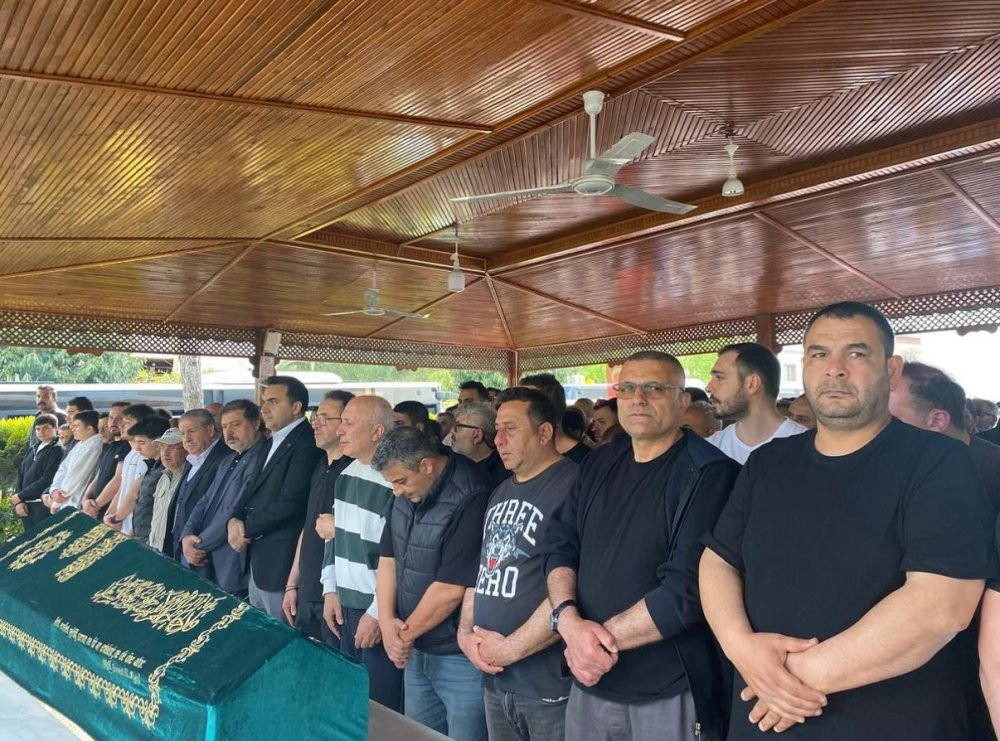 Beşiktaş’ta takla atan araçta can pazarı