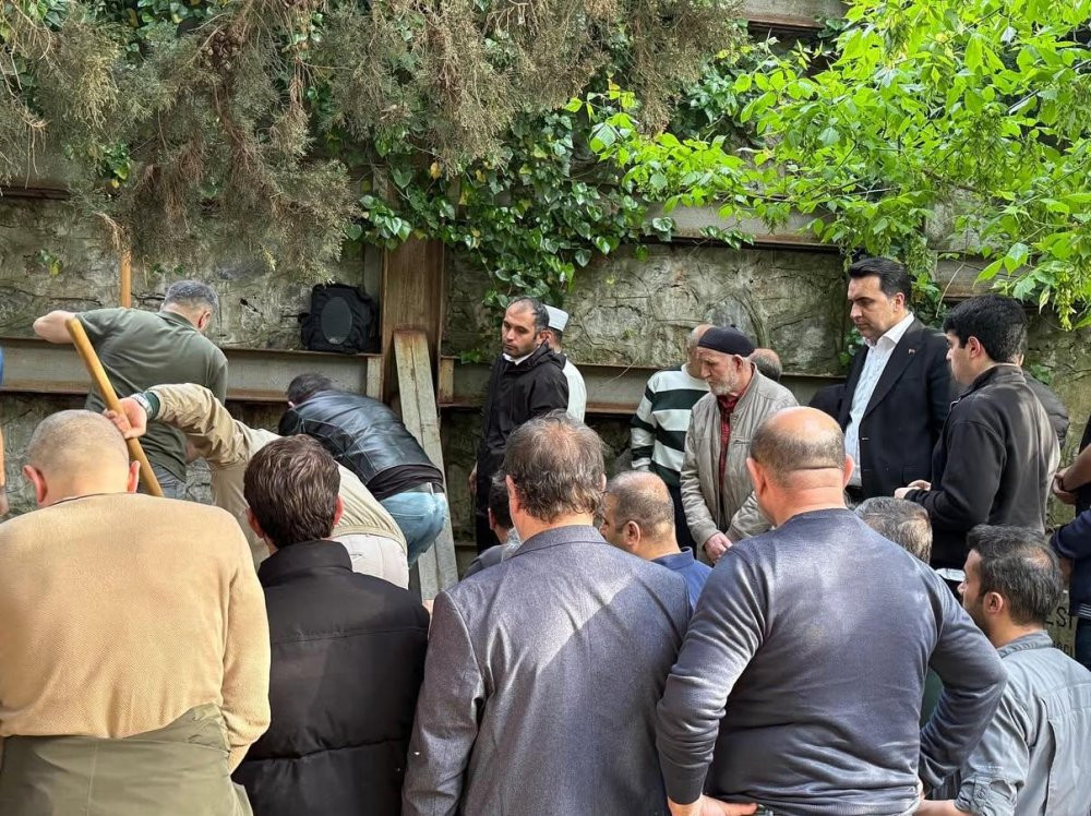 Beşiktaş’ta takla atan araçta can pazarı