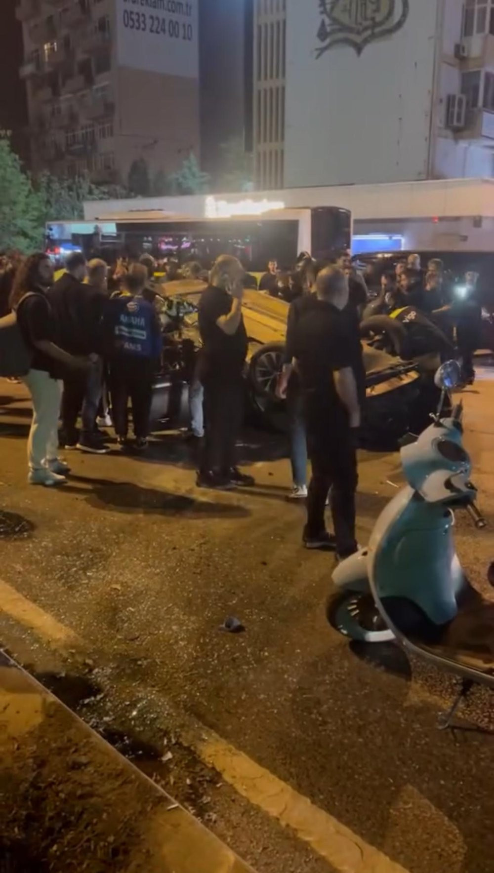 Beşiktaş’ta takla atan araçta can pazarı