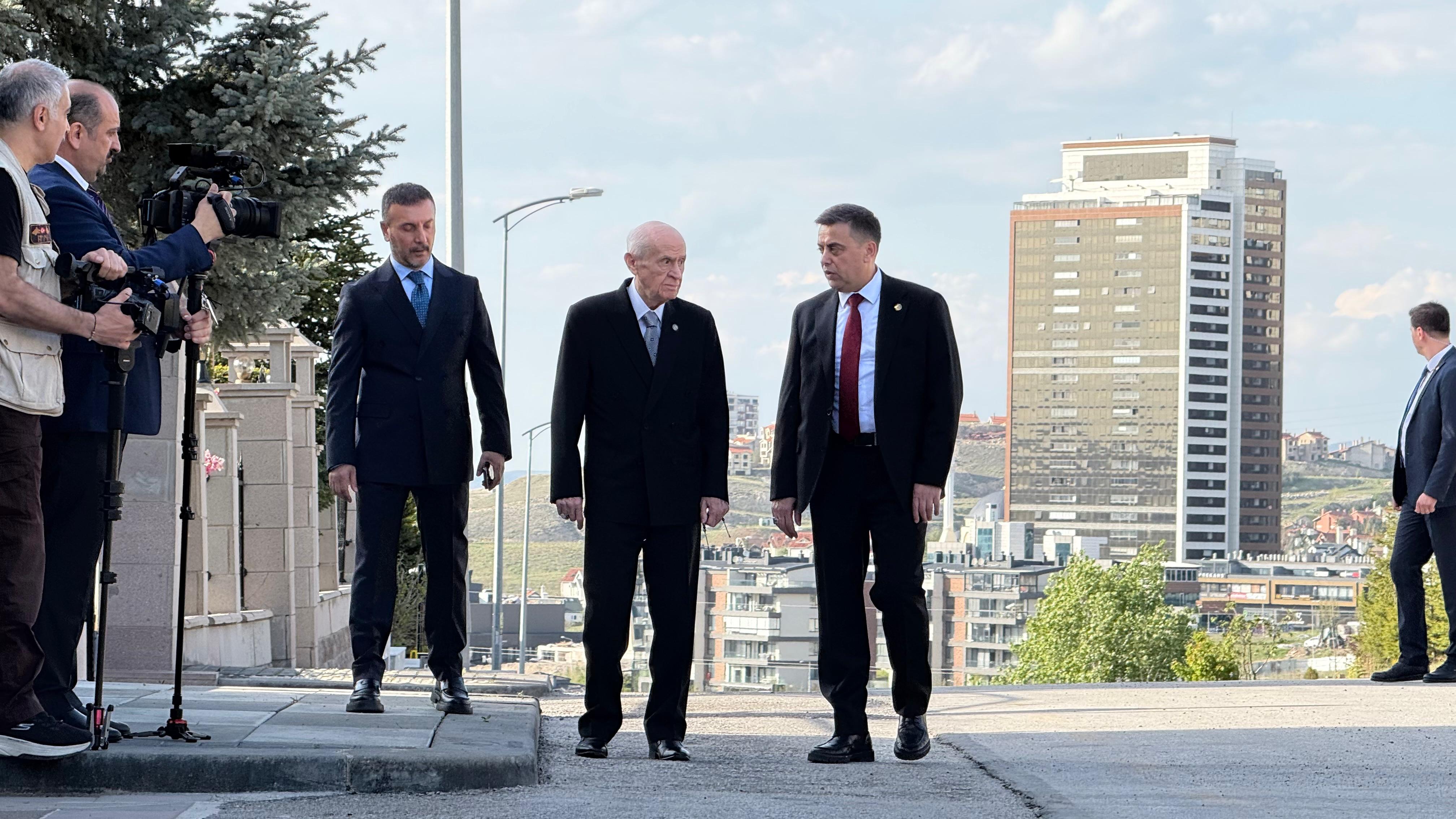 cumhurbaskani-erdogan-ve-bahceli-bir-ara-697977-206693.jpg