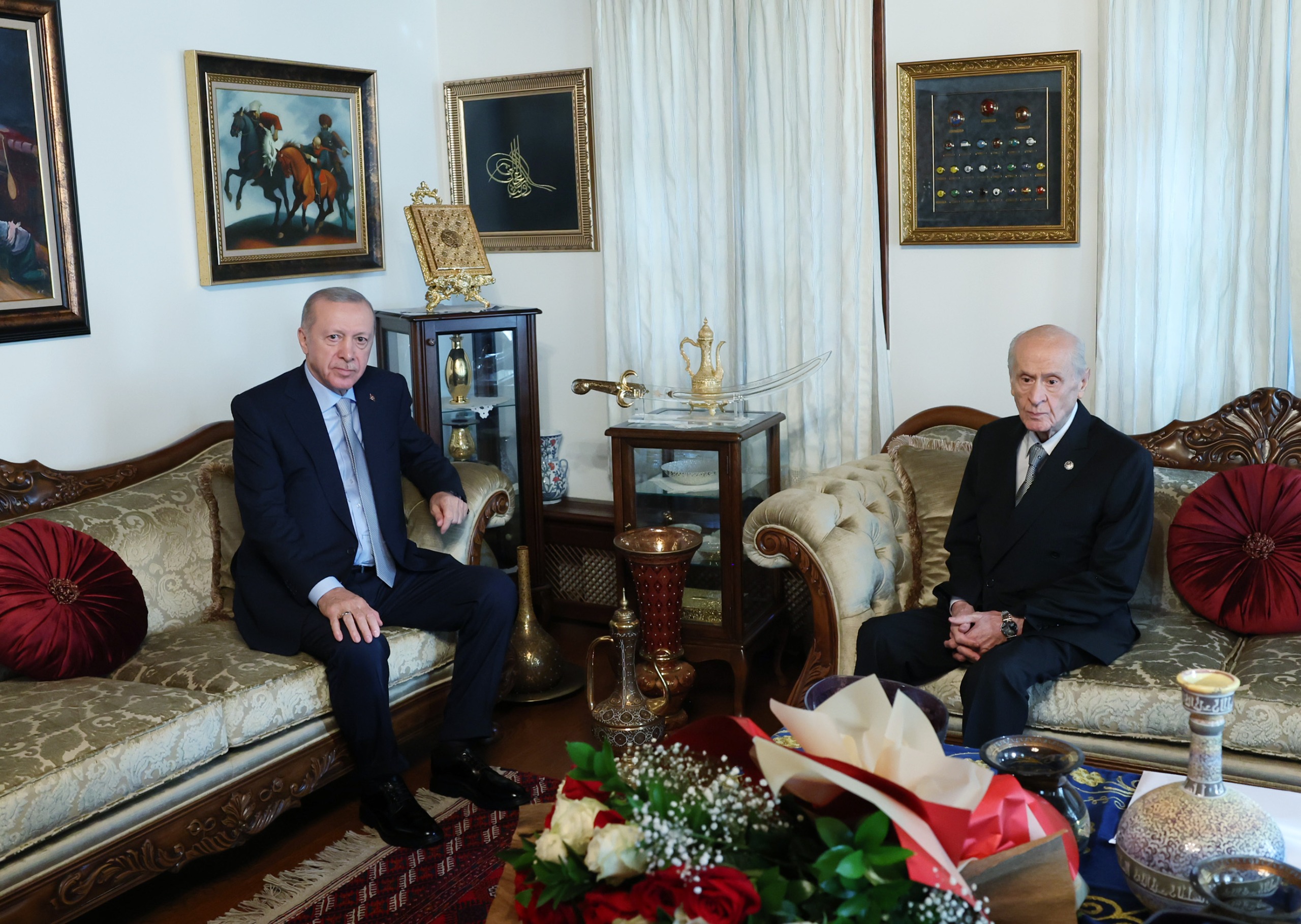 cumhurbaskani-erdogan-ve-bahceli-bir-ara-698000-206693.jpg