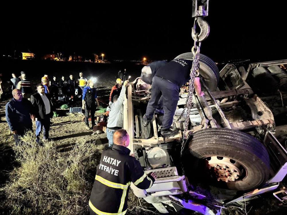 TIR Kontrolden çıktı! Yolcu hayatını kaybetti