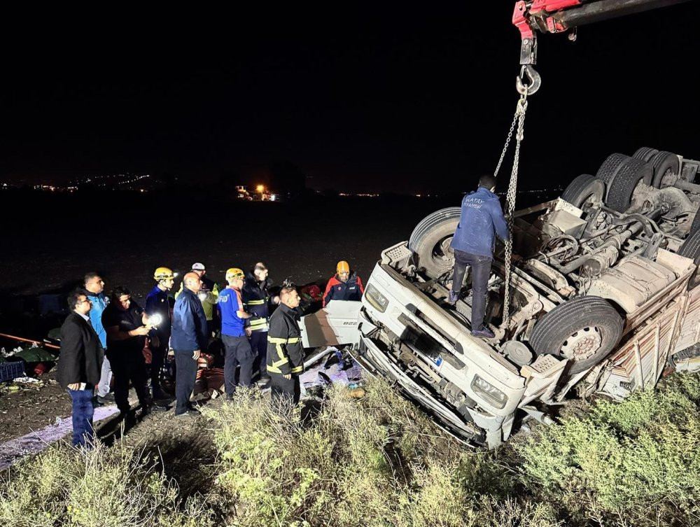 TIR Kontrolden çıktı! Yolcu hayatını kaybetti