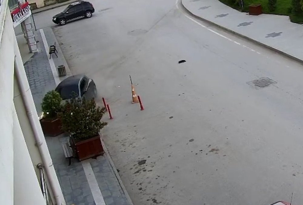 Alkollü kadın sürücü kontrolü kaybetti! Kaza anı saniye saniye görüntülendi