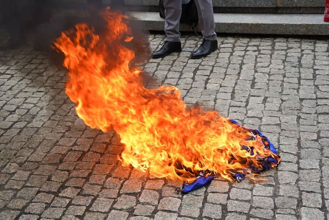 bayrak2.jpg