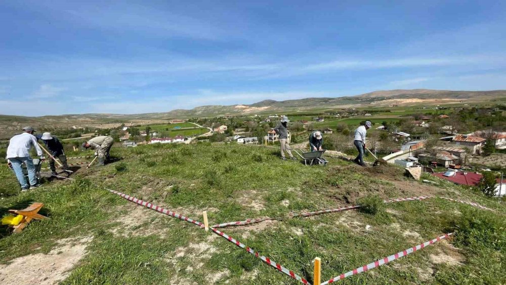 Elazığ’da Tadım Kalesi ve Höyüğünde kazı çalışmaları yeniden başladı