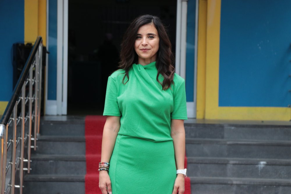 Miniklerden atık defilesi!  Çöp poşetinden kıyafet tasarladılar