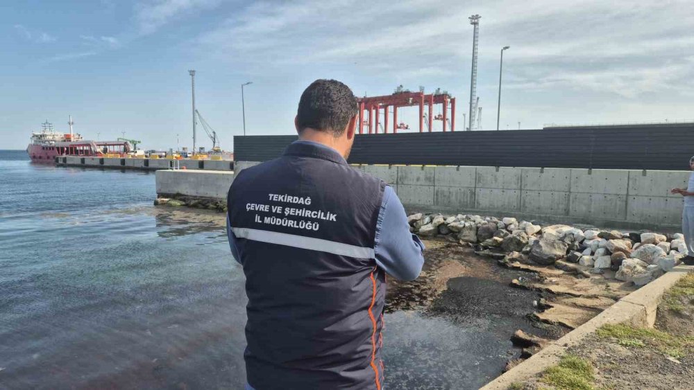 Tekirdağ’da tedirgin eden görüntü! Denizin rengi değişti