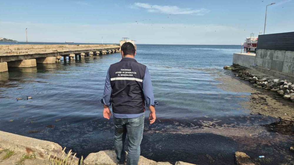 Tekirdağ’da tedirgin eden görüntü! Denizin rengi değişti
