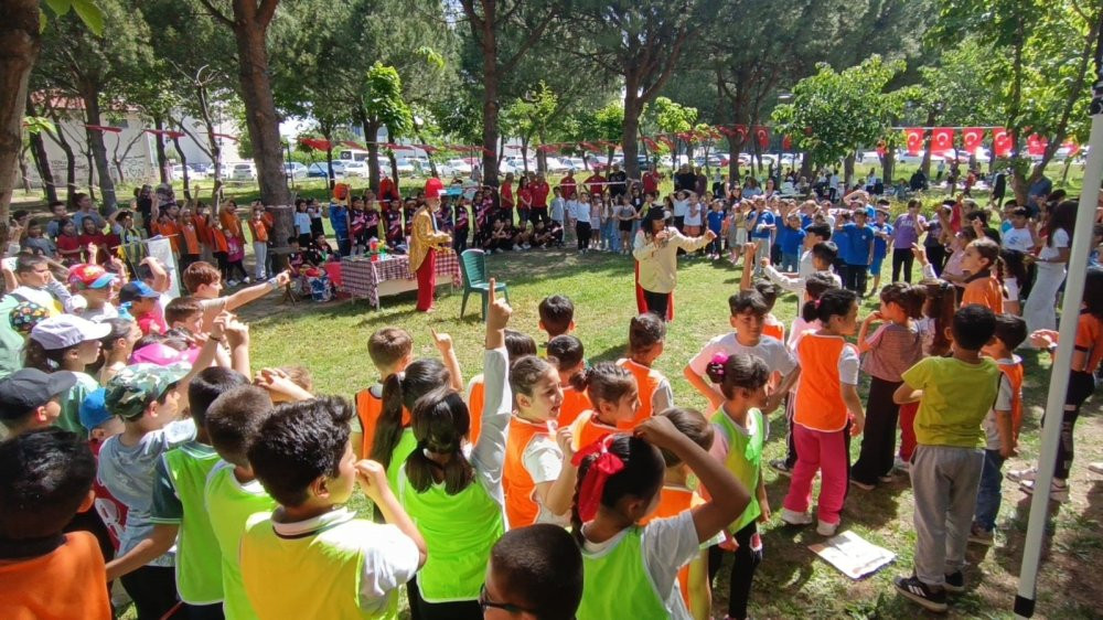 33 okulun öğrencileri Çocuk Şenliği'nde buluştu