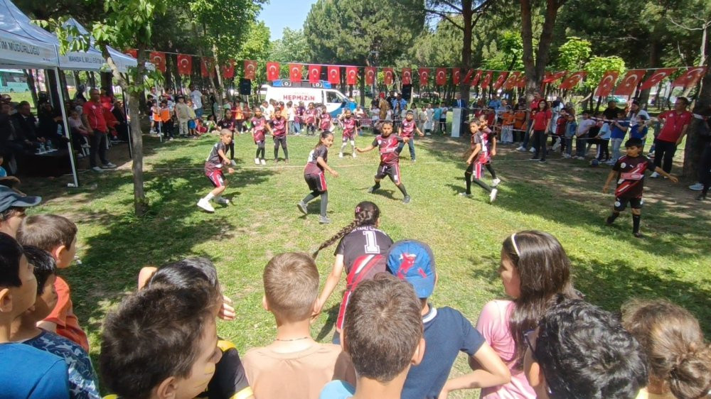 33 okulun öğrencileri Çocuk Şenliği'nde buluştu