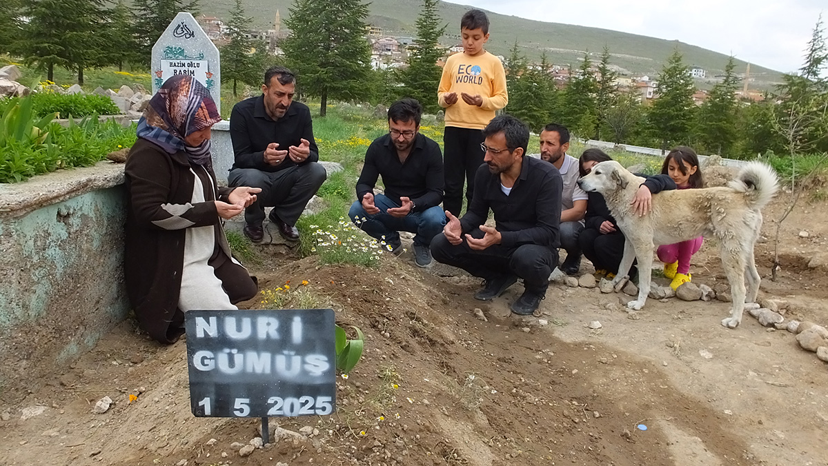 garipin-vefasi-koyu-aglatti-nuri-amcanin-mezarindan-ayrilmiyor-yenicag-12.jpg