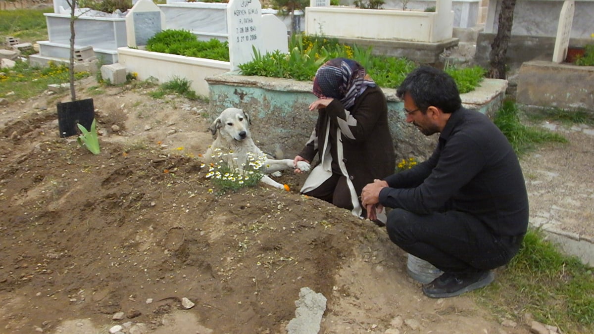 garipin-vefasi-koyu-aglatti-nuri-amcanin-mezarindan-ayrilmiyor-yenicag-13.jpg