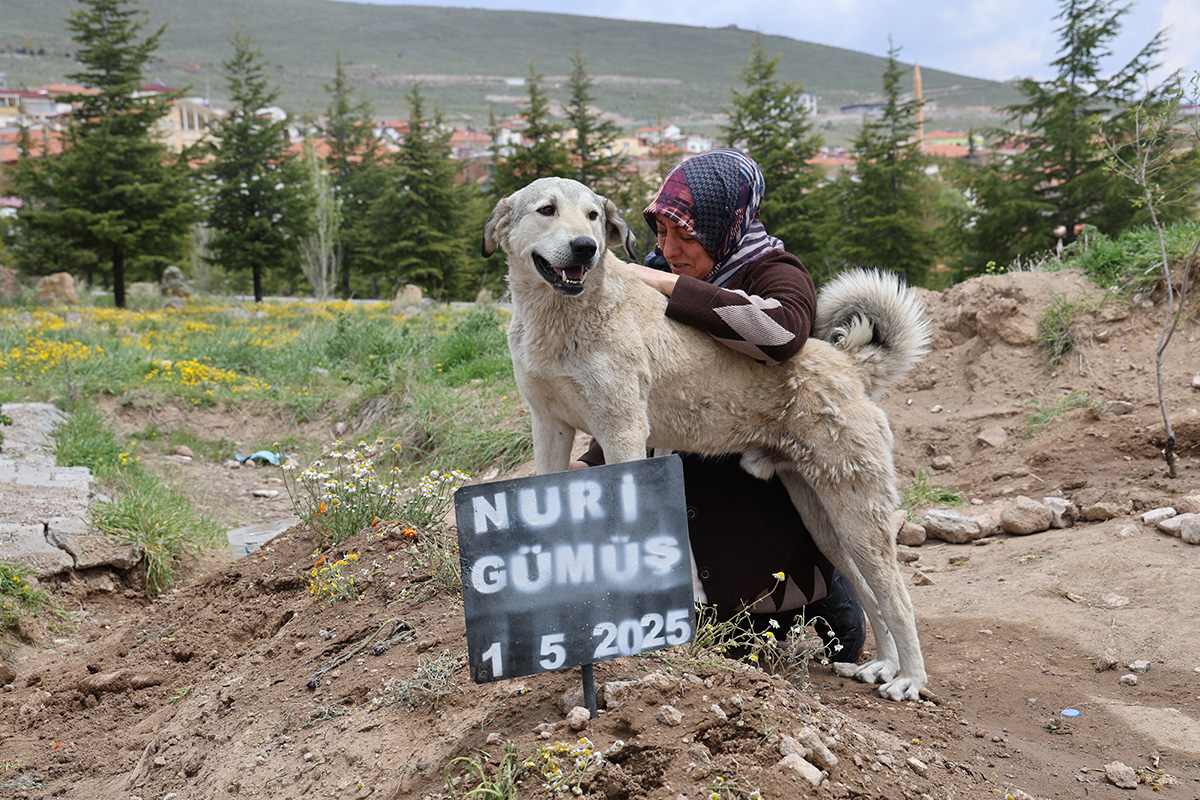 garipin-vefasi-koyu-aglatti-nuri-amcanin-mezarindan-ayrilmiyor-yenicag-5.jpg