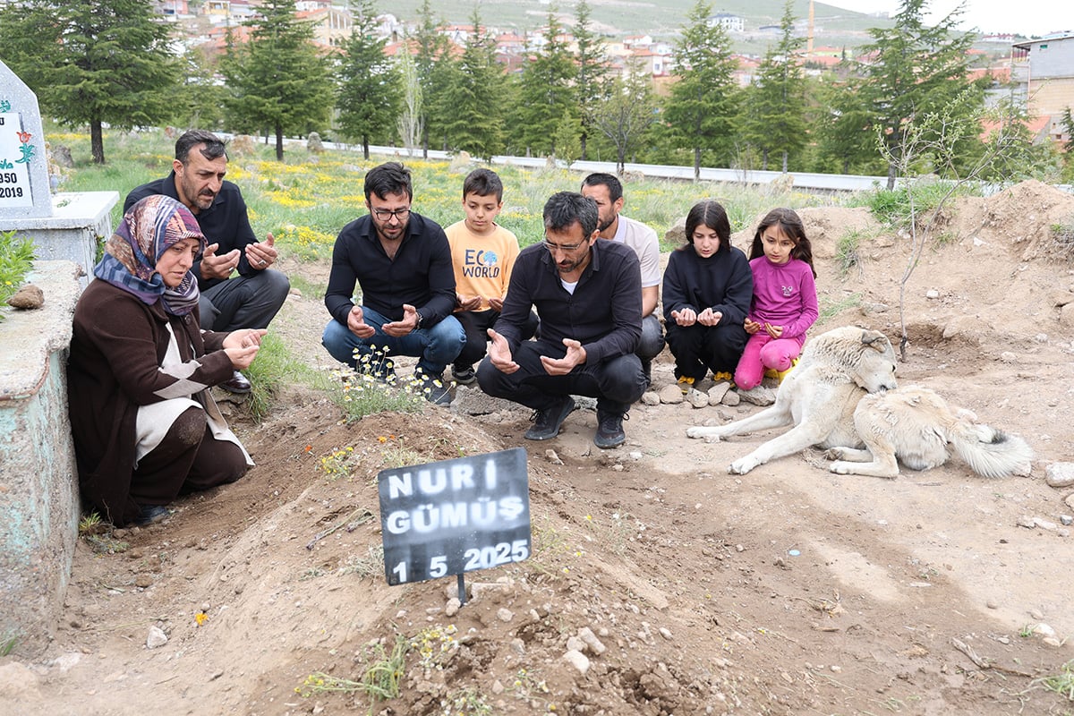 garipin-vefasi-koyu-aglatti-nuri-amcanin-mezarindan-ayrilmiyor-yenicag-6.jpg