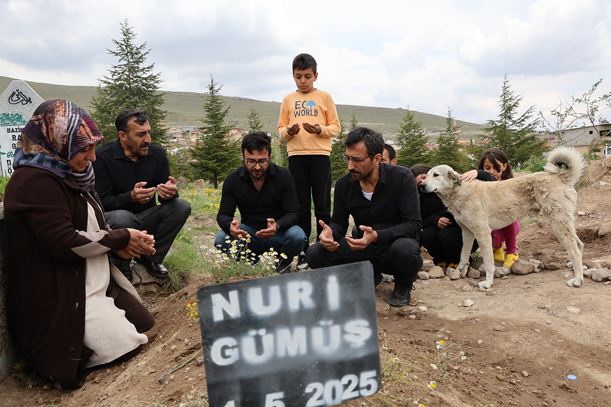 garipin-vefasi-koyu-aglatti-nuri-amcanin-mezarindan-ayrilmiyor-yenicag-7.jpg