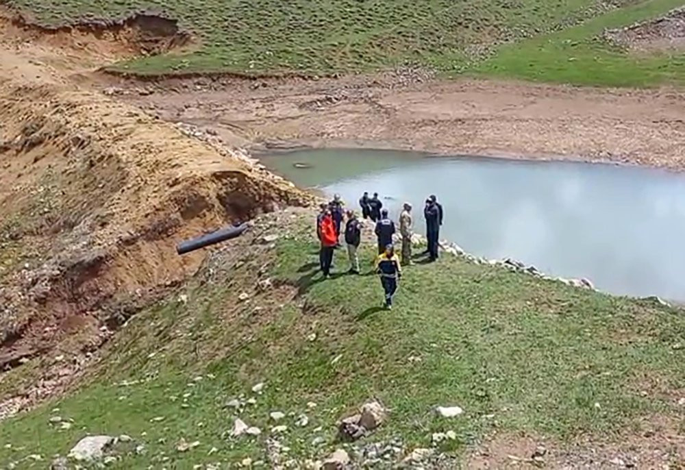 Jandarma göletteki cesedin sırrını araştırıyor