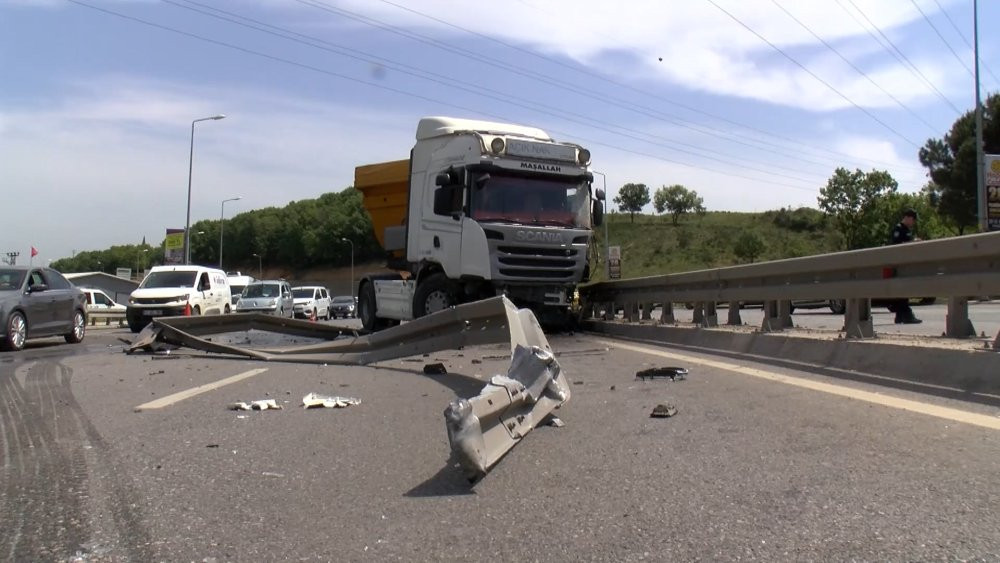 Kediyi kurtarmak için canını tehlikeye attı