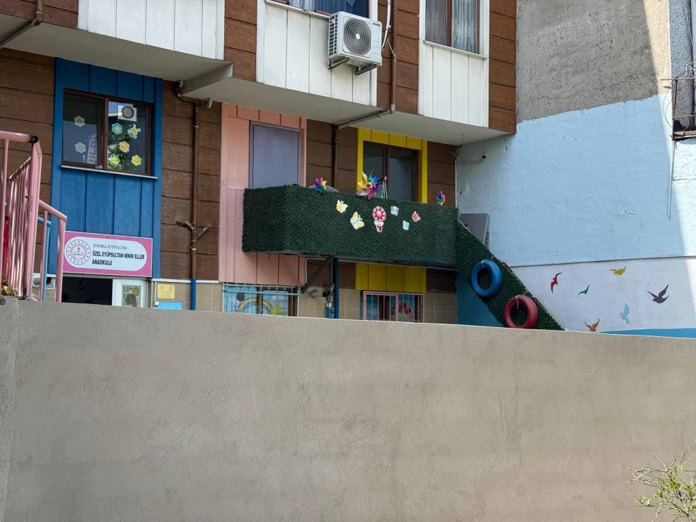 Kreşte skandal olay! İki metre yükseklikten inşaat alanına düştü