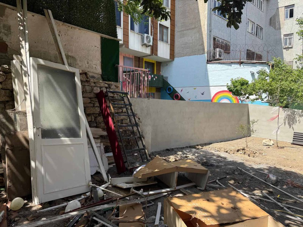 Kreşte skandal olay! İki metre yükseklikten inşaat alanına düştü