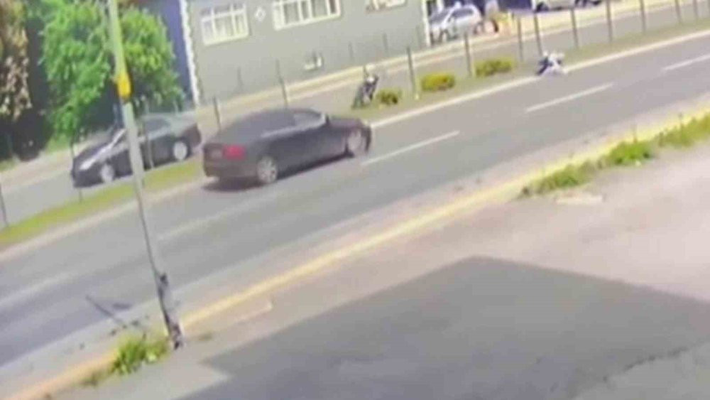 Motosiklet havada takla attı! Sürücü metrelerce savruldu