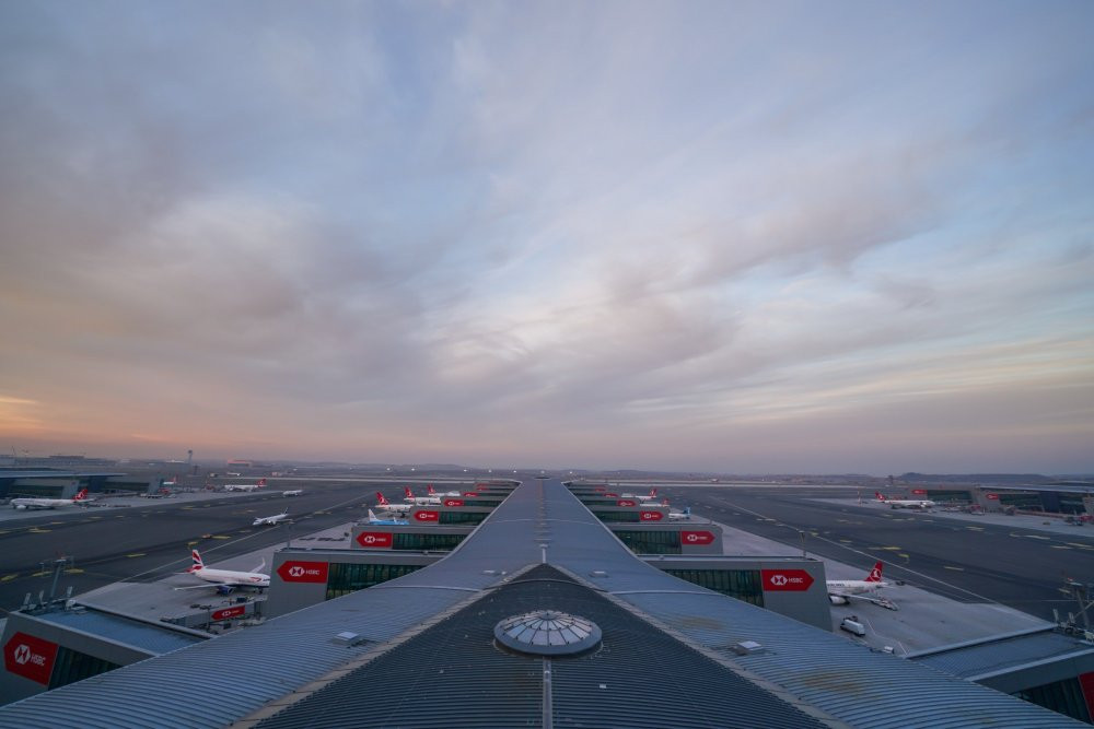 Bakan Uraloğlu rakamları açıkladı! İşte havalimanlarında hizmet verilen yolcu sayısı...