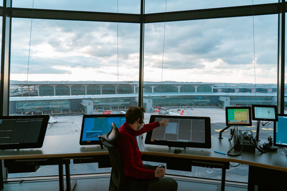 Bakan Uraloğlu rakamları açıkladı! İşte havalimanlarında hizmet verilen yolcu sayısı...