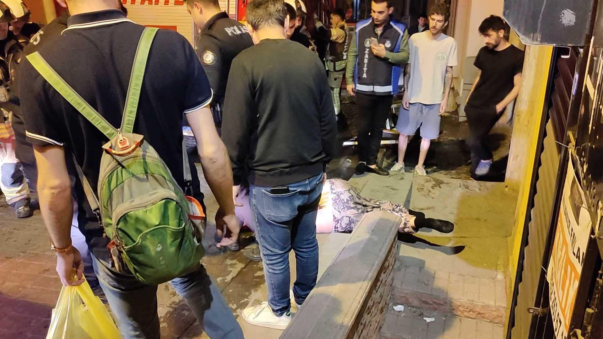 istanbul-beyoglunda-evini-yakmaya-cal-702331-207939.jpg