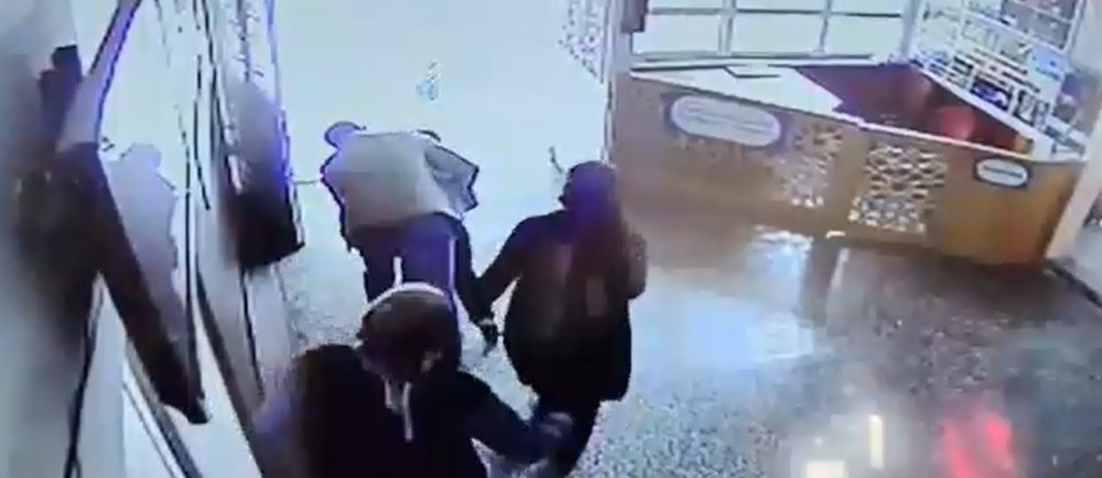 Öğretmenden hayat kurtaran hamle! Heimlich manevrasıyla...