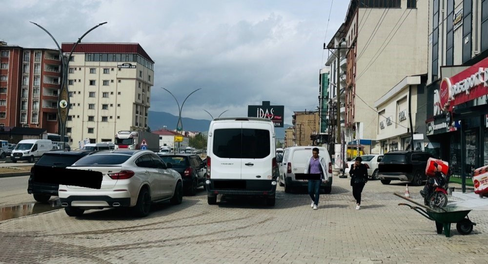 Yüksekova’da park sorunu giderek büyüyor! Vatandaşlar isyanda
