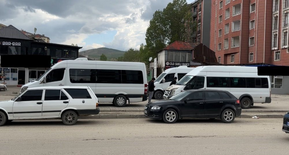 Yüksekova’da park sorunu giderek büyüyor! Vatandaşlar isyanda