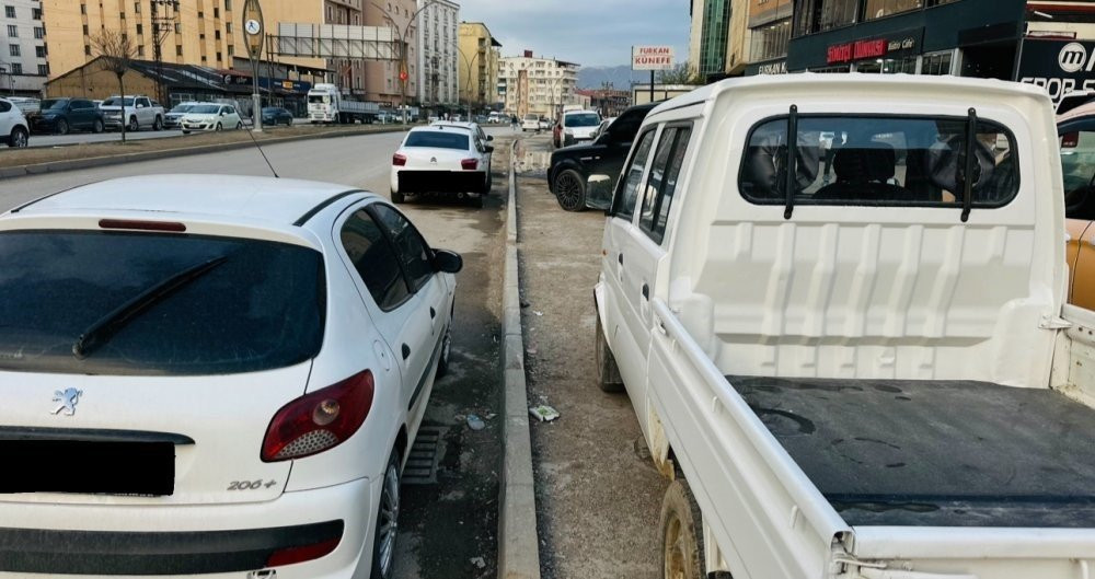 Yüksekova’da park sorunu giderek büyüyor! Vatandaşlar isyanda