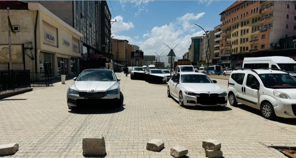 Yüksekova’da park sorunu giderek büyüyor! Vatandaşlar isyanda