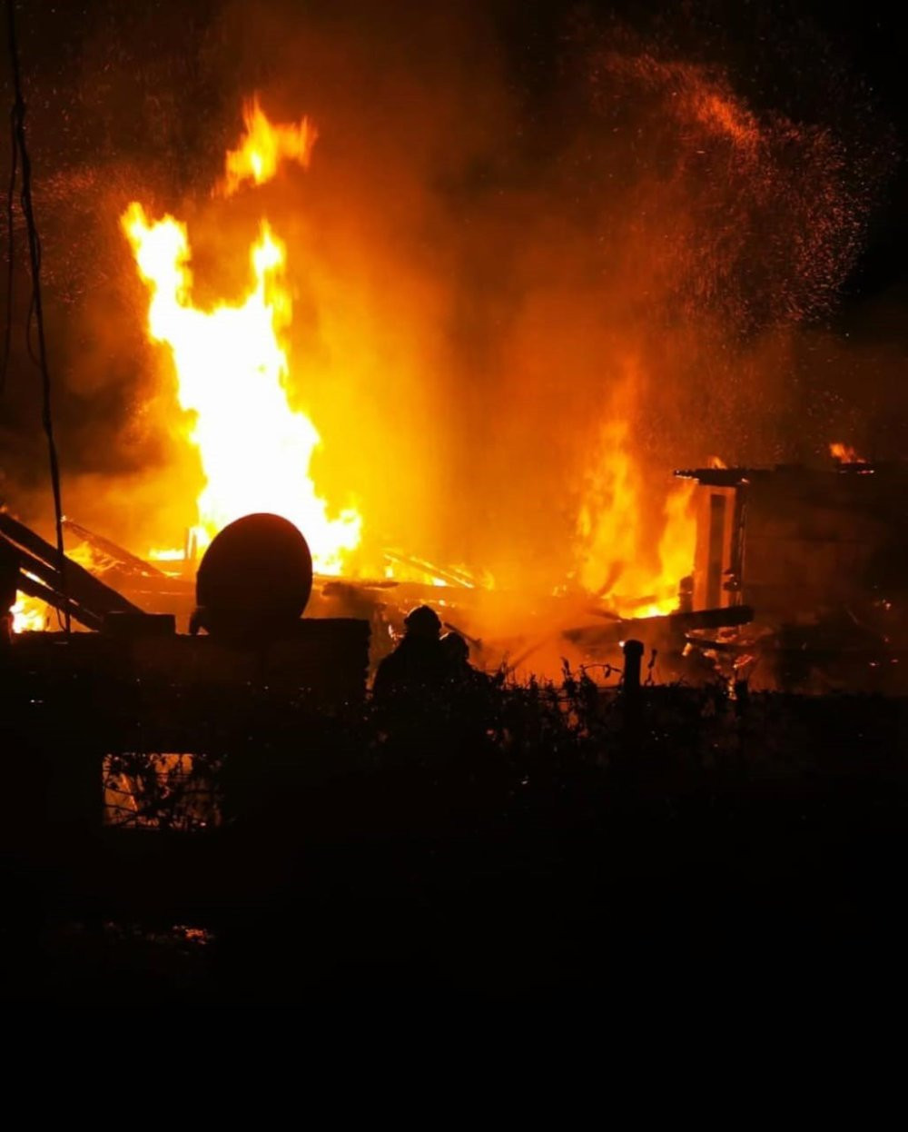 Ahşap yangında küle öndü!