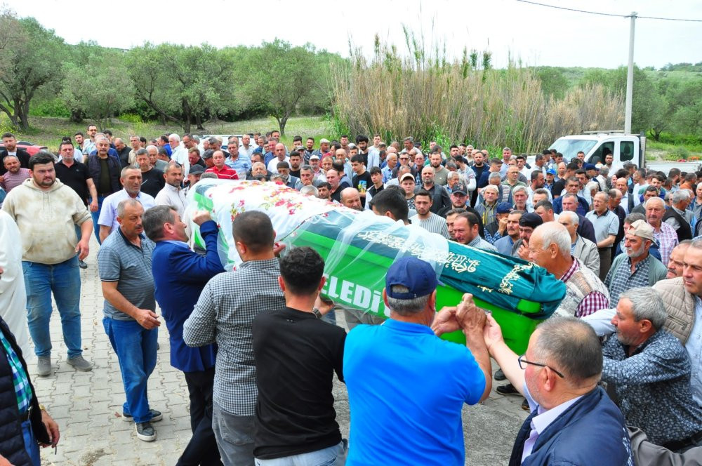 Annesinin feryadı yürekleri dağladı! Tabutun üstündeki sır