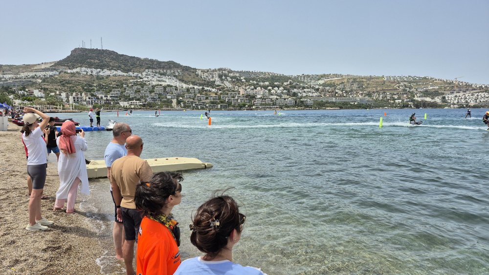 Bodrum'da su jeti, flyboard ve motosurf yarışları heyecanı