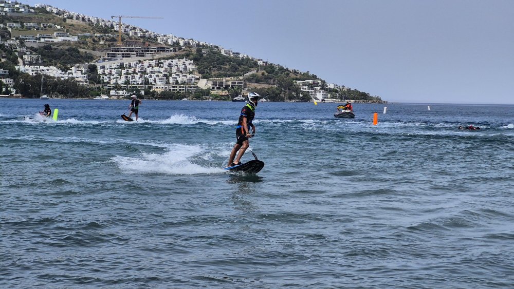 Bodrum'da su jeti, flyboard ve motosurf yarışları heyecanı