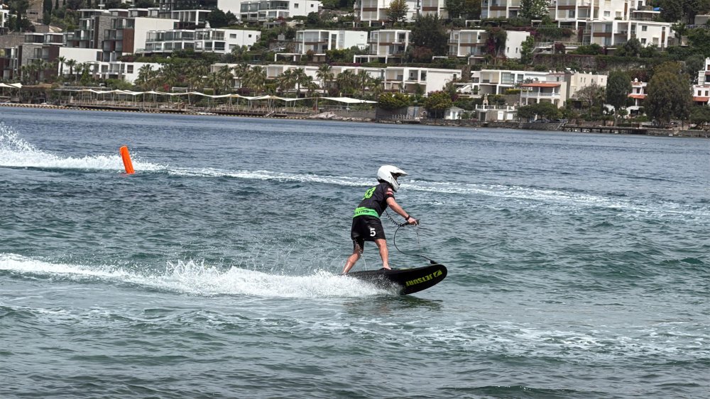 Bodrum'da su jeti, flyboard ve motosurf yarışları heyecanı