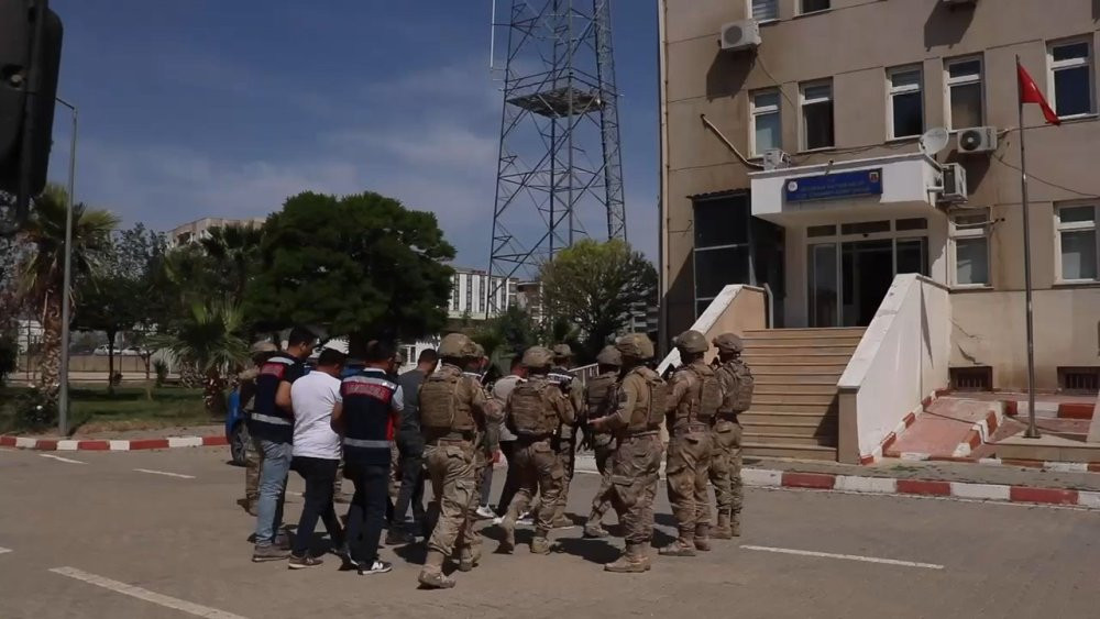 Jandarma depoyu bastı: 34 milyonluk malzeme ele geçirildi