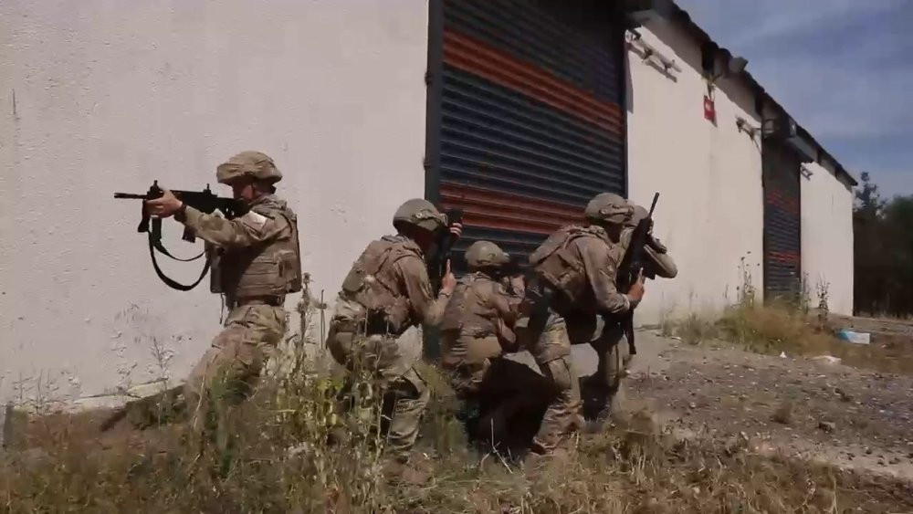 Jandarma depoyu bastı: 34 milyonluk malzeme ele geçirildi