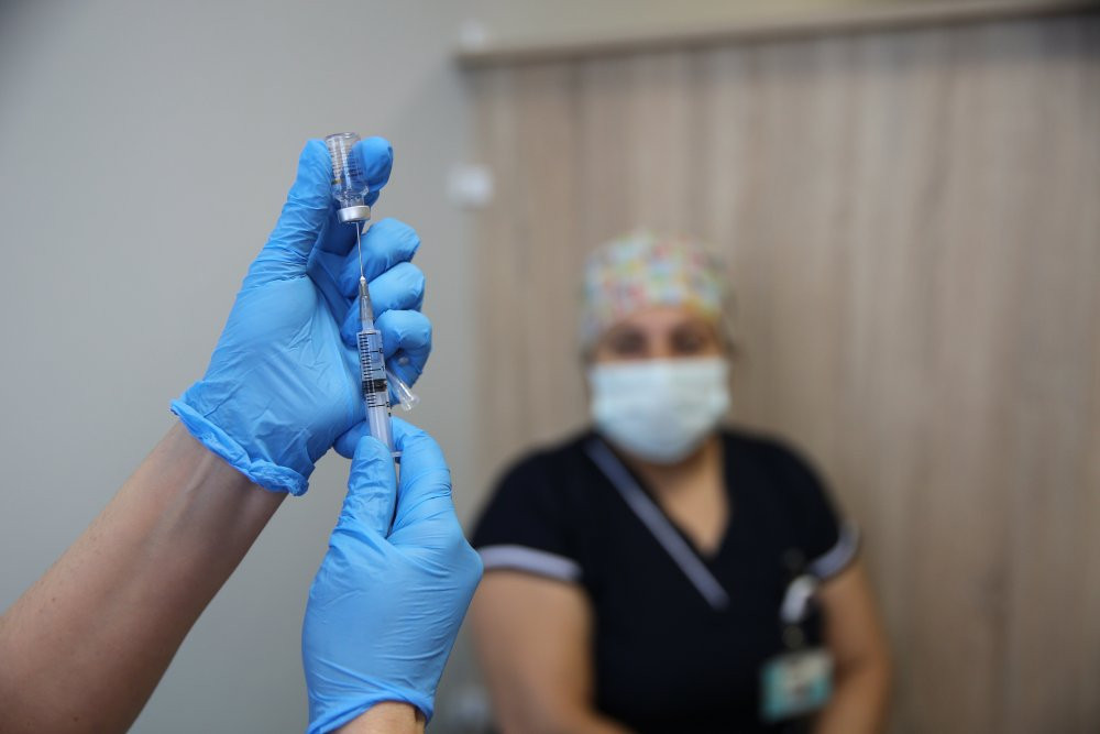 Kovid aşıları kalp krizine neden oluyor mu? Prof. Tevfik Özlü’den aşı spekülasyonlarına bilimsel yanıt