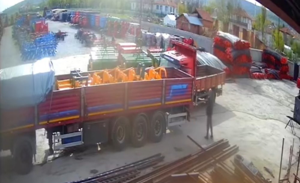 Park halindeki kamyonetten beklenmedik hamle