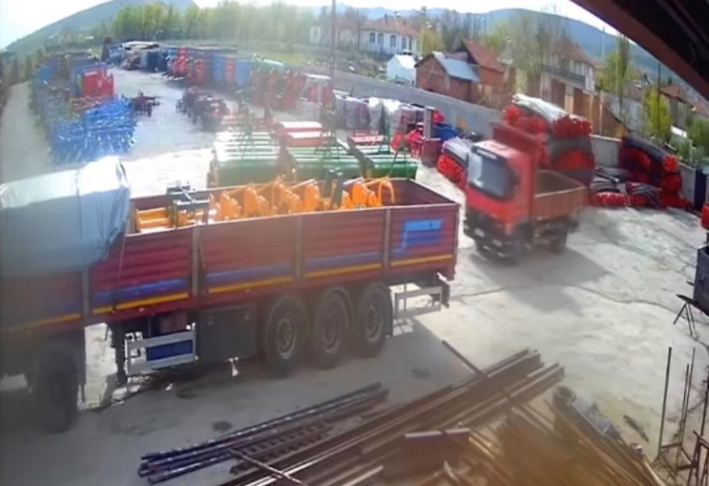 Park halindeki kamyonetten beklenmedik hamle