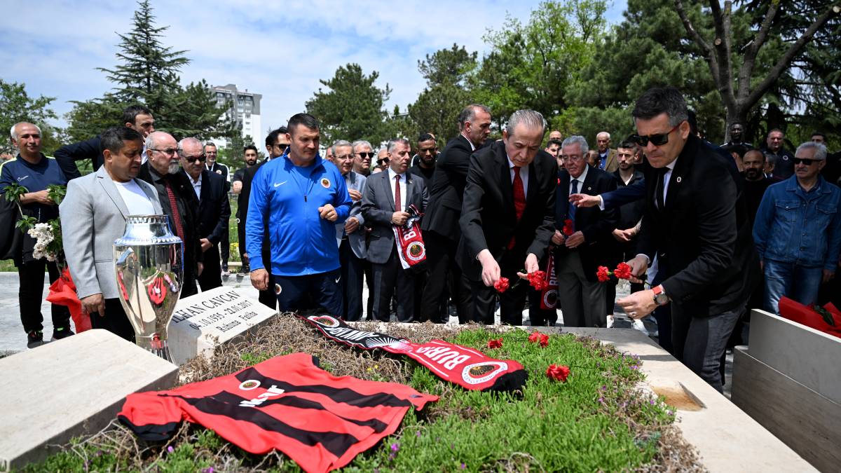 aa-20250512-37923715-37923712-genclerbirligi-camiasi-anitkabiri-ve-ilhan-cavcavin-mezarini-ziyaret-etti-1.jpg