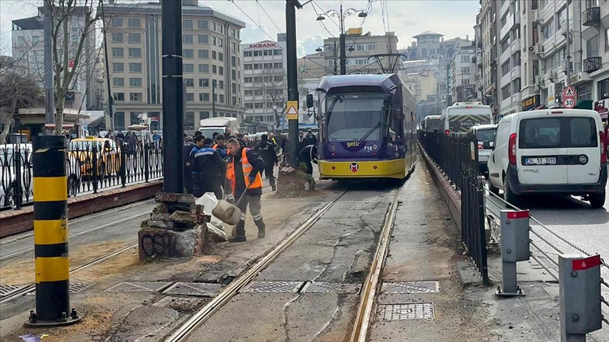 metro-istanbul-duyurdu-kabatas-bagcilar-tramvay-hattinda-ariza-seferler-aksadi-yenicag-2.jpg