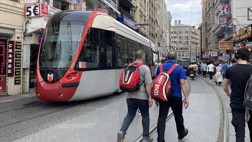 metro-istanbul-duyurdu-kabatas-bagcilar-tramvay-hattinda-ariza-seferler-aksadi-yenicag-3.jpg