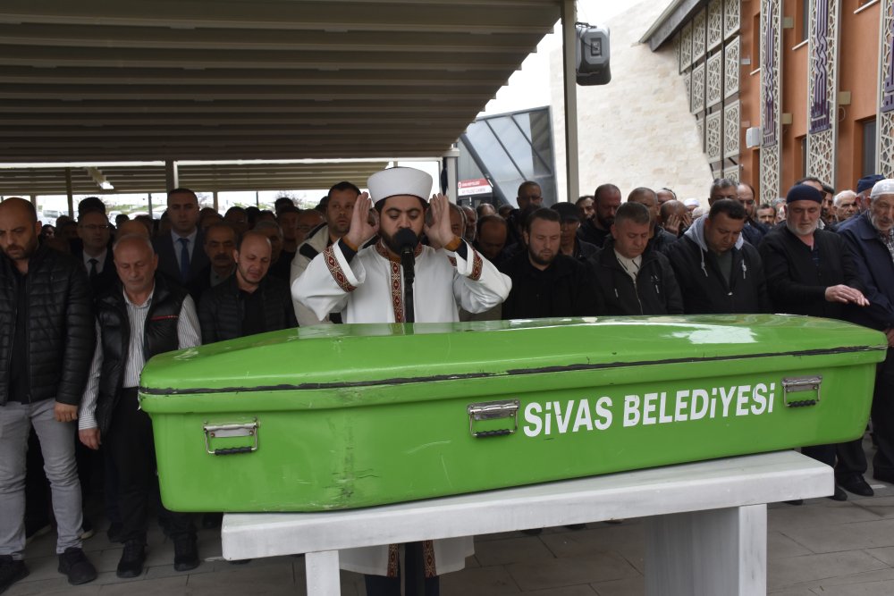 Metrobüs kazasında hayatını kaybetmişti! Son yolculuğuna uğurlandı... Yakınları gözyaşlarına boğuldu