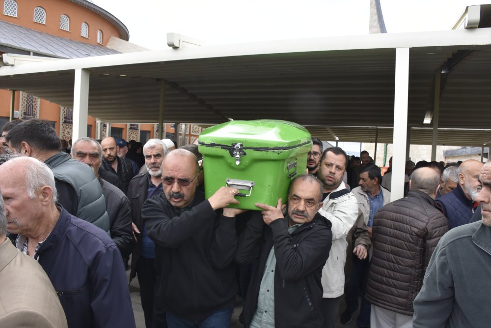 Metrobüs kazasında hayatını kaybetmişti! Son yolculuğuna uğurlandı... Yakınları gözyaşlarına boğuldu